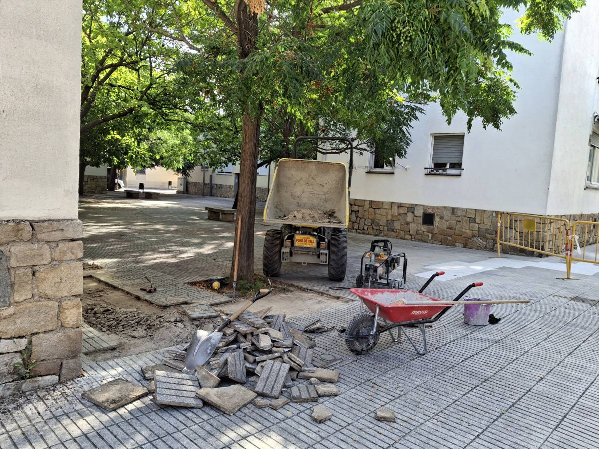 Sant Celoni en obres: iniciats els treballs a la plaça Pertegàs