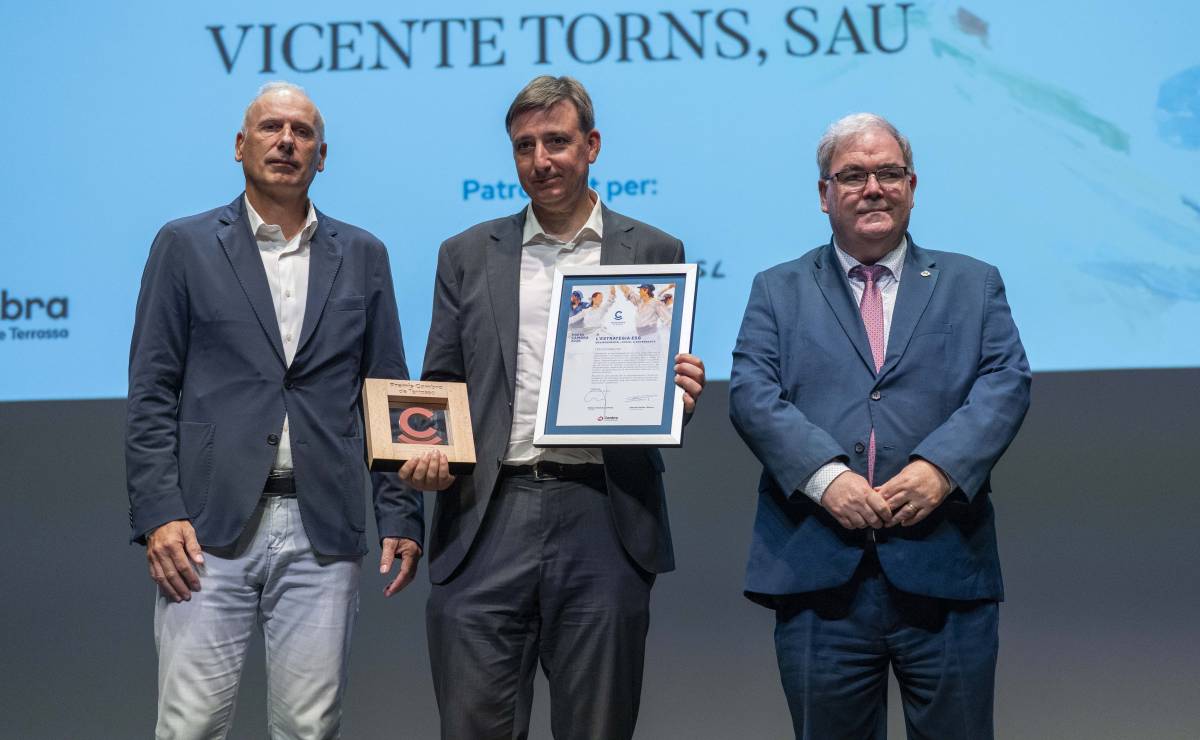 L`entrega del guardó als criteris ESG a Vicens Torns, CEO de Vicente Torns - Alberto Tallón L`entrega del guardó als criteris ESG a Vicens Torns, CEO de Vicente Torns