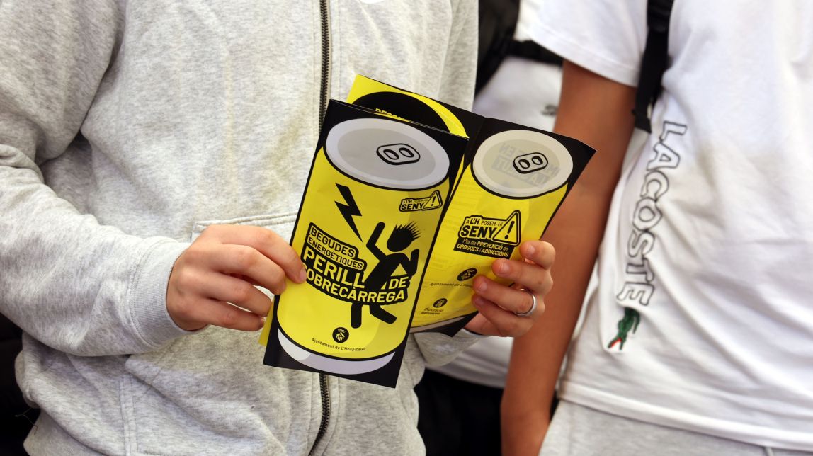 «Perill de sobrecàrrega»: nova campanya per alertar dels riscos de les begudes energètiques