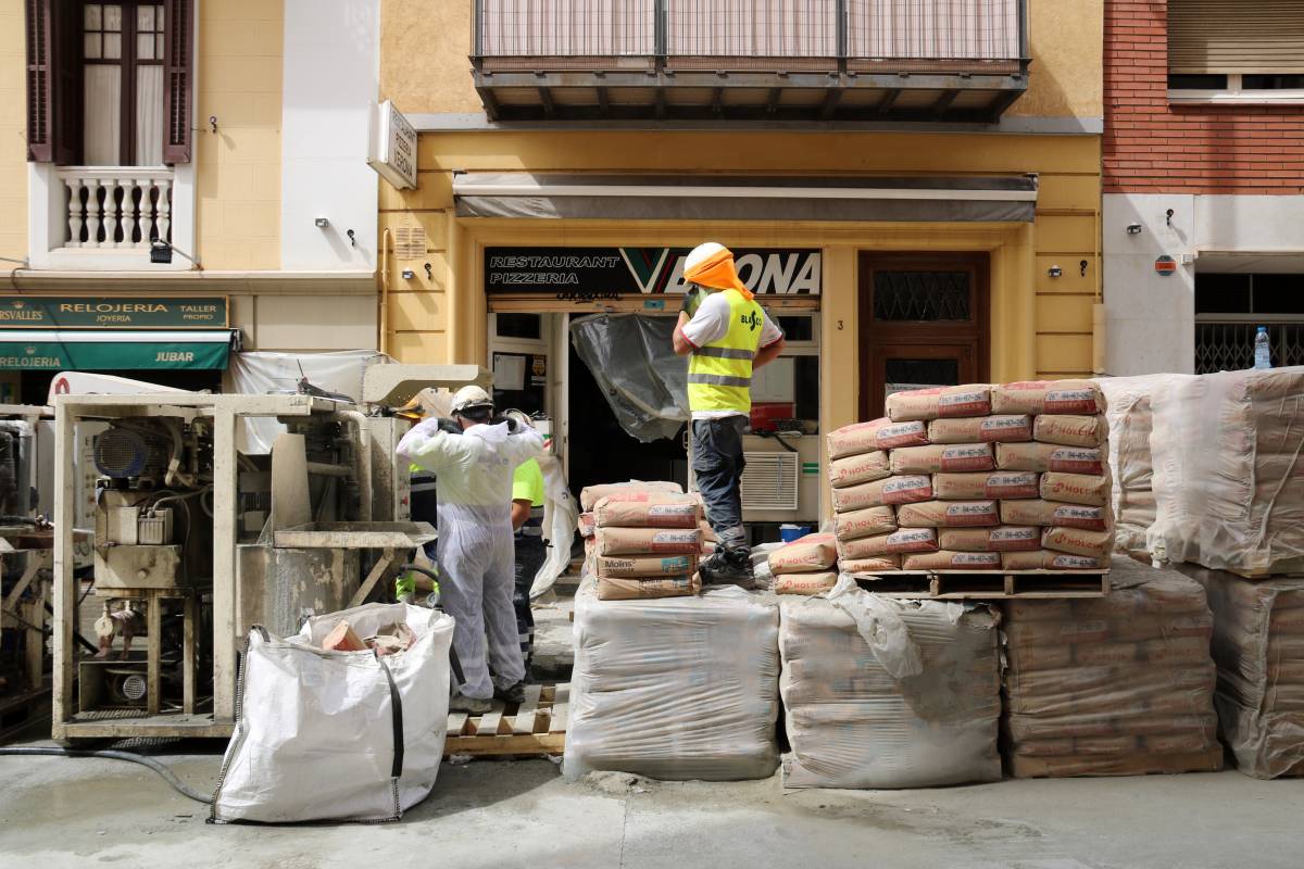Els veïns de dos dels edificis afectats per l'esvoranc de l'L9 tornaran a casa dilluns