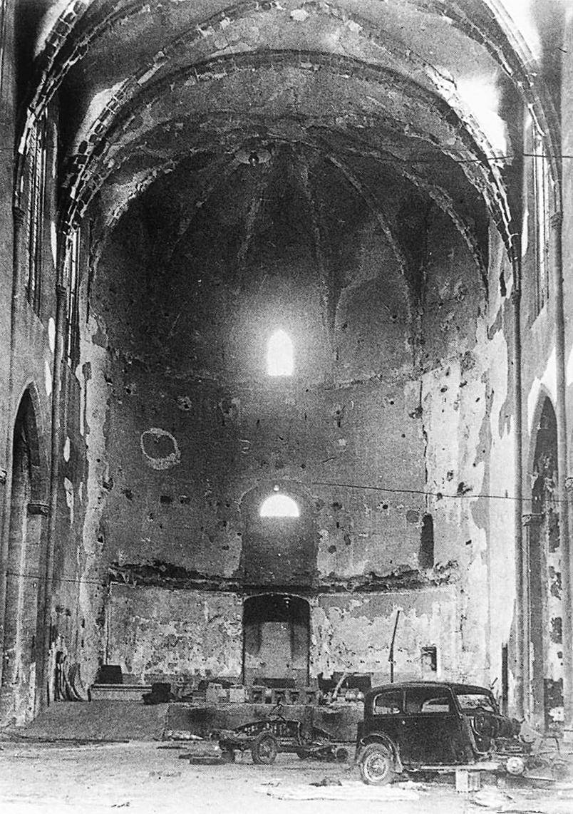 El Sant Esperit convertit en garatge després de ser cremat - Arxiu Tobella El Sant Esperit convertit en garatge després de ser cremat
