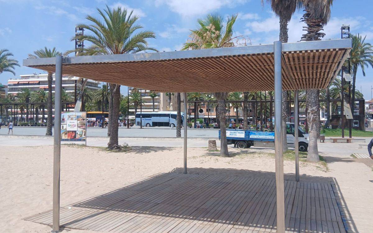 L'Ajuntament de Salou millora el servei de bany assistit a la platja