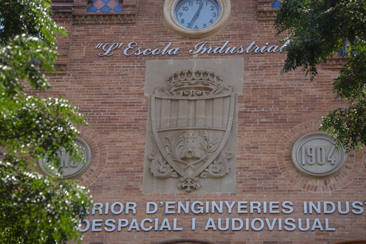 Saps on és... l’escut corporatiu a un edifi ci icònic