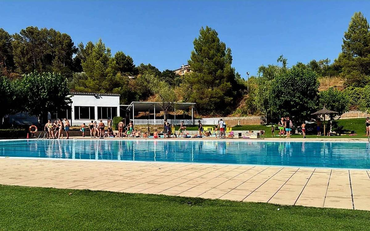 Castellbell busca a les càmeres els autors de les defecacions que han col·lapsat la piscina