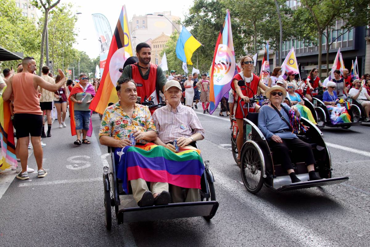 El Pride Barcelona mostra «totes les realitats» en una manifestació multitudinària
