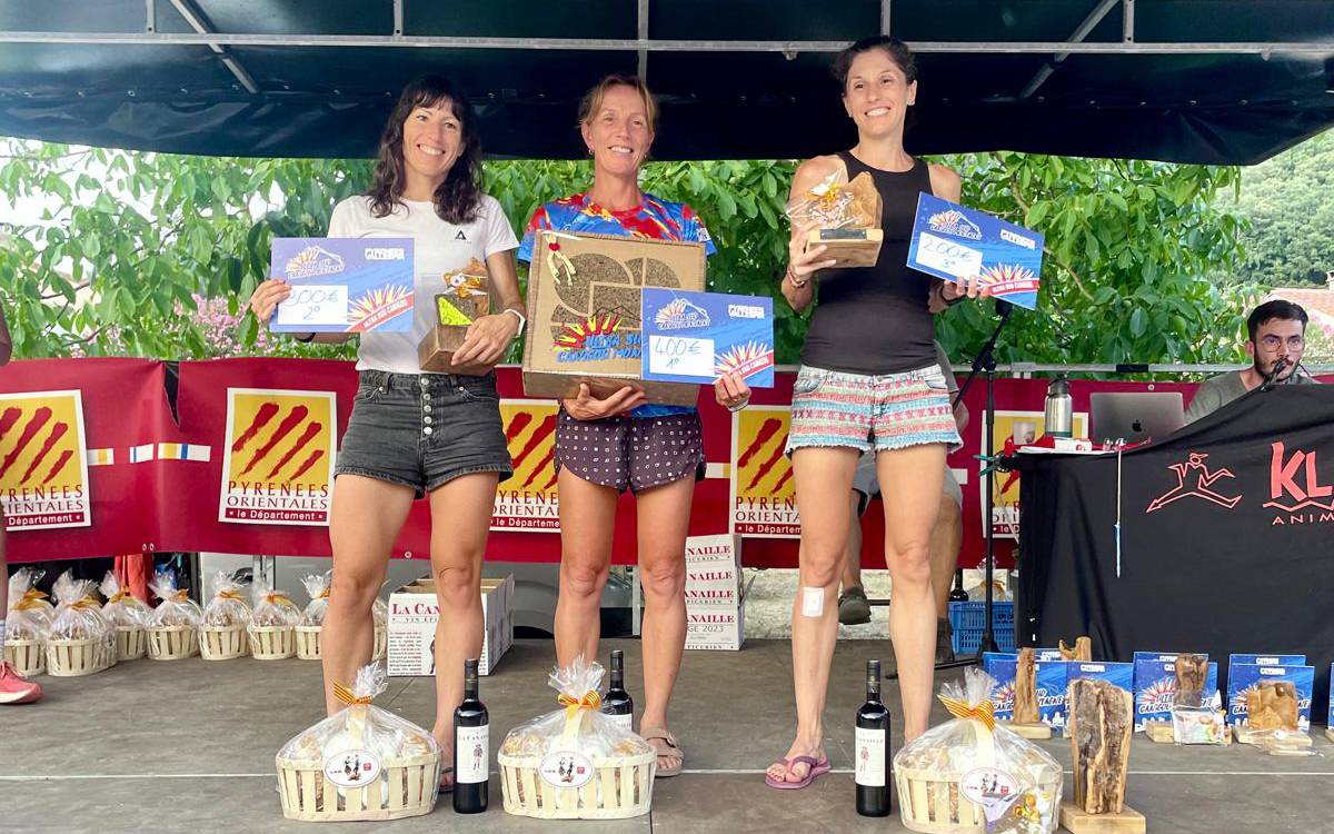 Marta Muixí puja al segon calaix del podi de l'Ultra Sud Canigó després de 70 quilòmetres