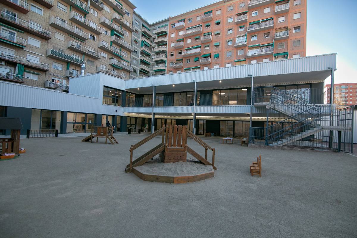 Extingit un incendi sense ferits en una llar d'infants de Sant Martí