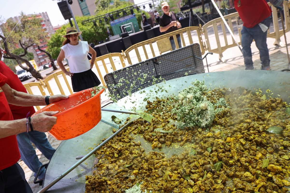 Paella de la festa major de Sant Julià - Víctor Castillo Paella de la festa major de Sant Julià