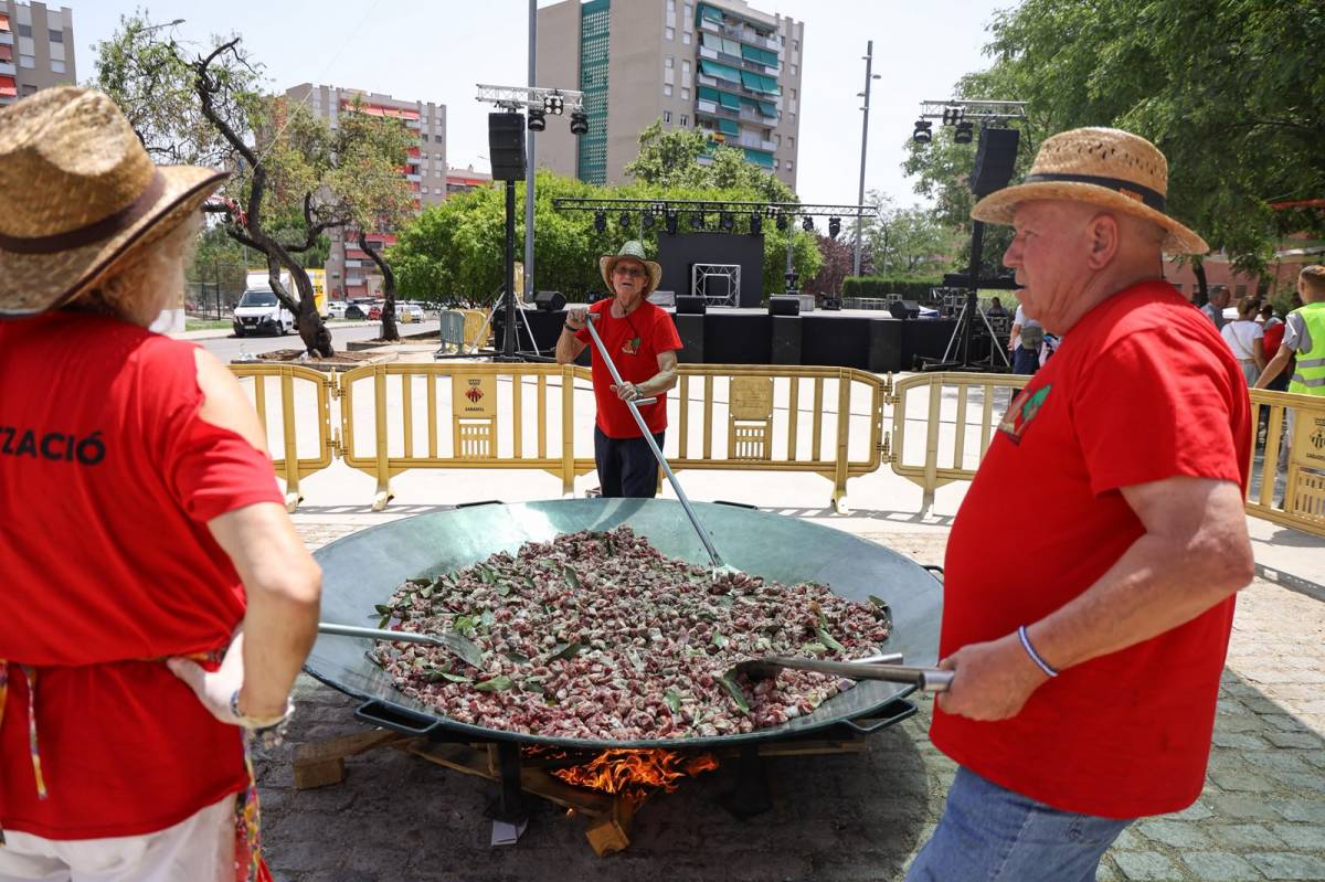 Paella de la festa major de Sant Julià - Víctor Castillo Paella de la festa major de Sant Julià