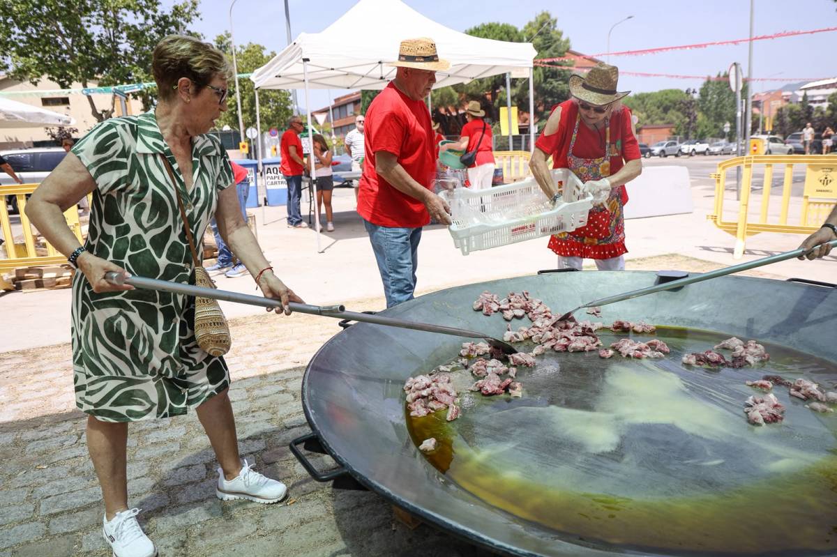 Paella de la festa major de Sant Julià - Víctor Castillo Paella de la festa major de Sant Julià