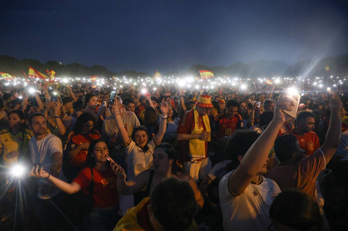 Celebració de la final del Mundial a l`amfiteatre del parc de Catalunya - Víctor Castillo Celebració de la final del Mundial a l`amfiteatre del parc de Catalunya