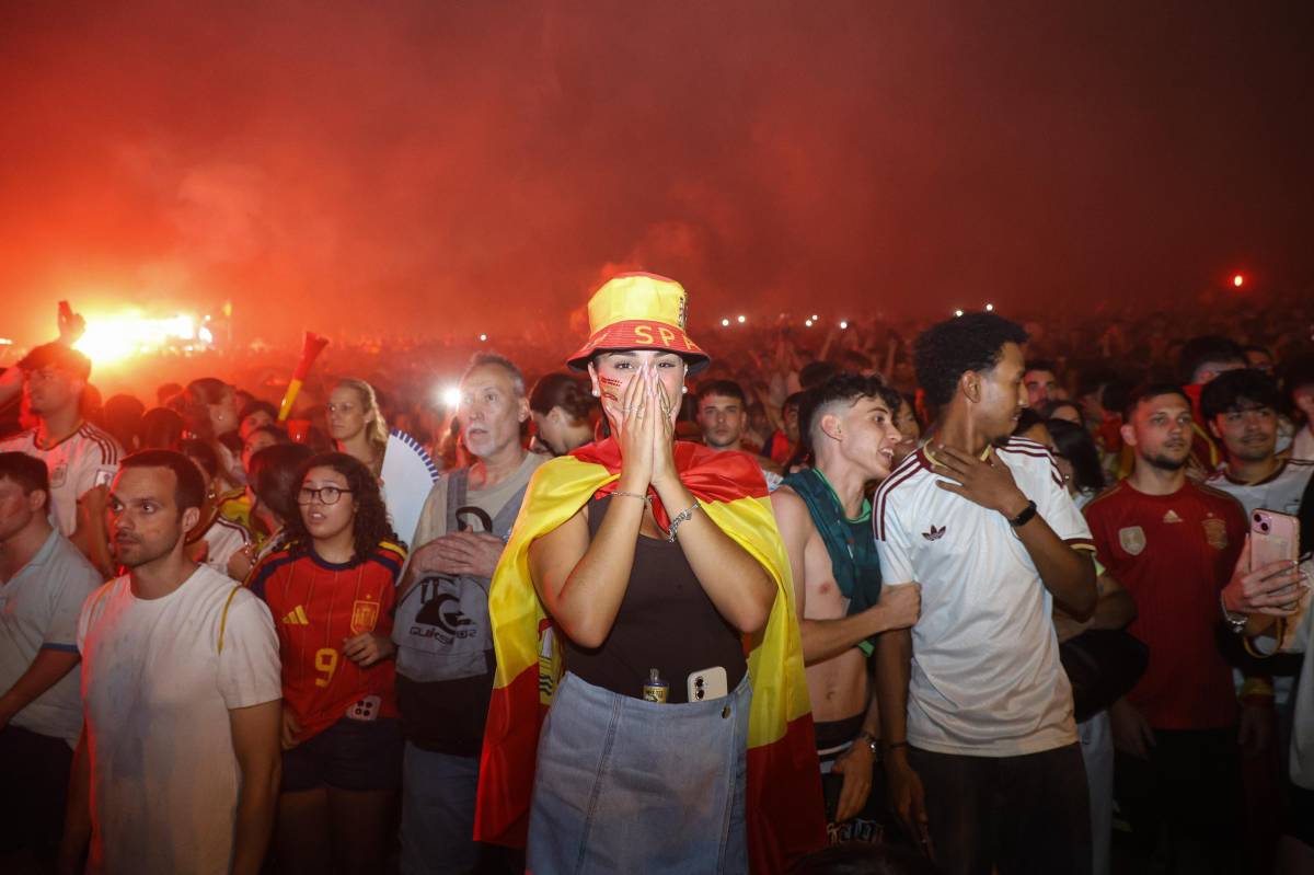 Celebració de la final del Mundial a l`amfiteatre del parc de Catalunya - Víctor Castillo Celebració de la final del Mundial a l`amfiteatre del parc de Catalunya