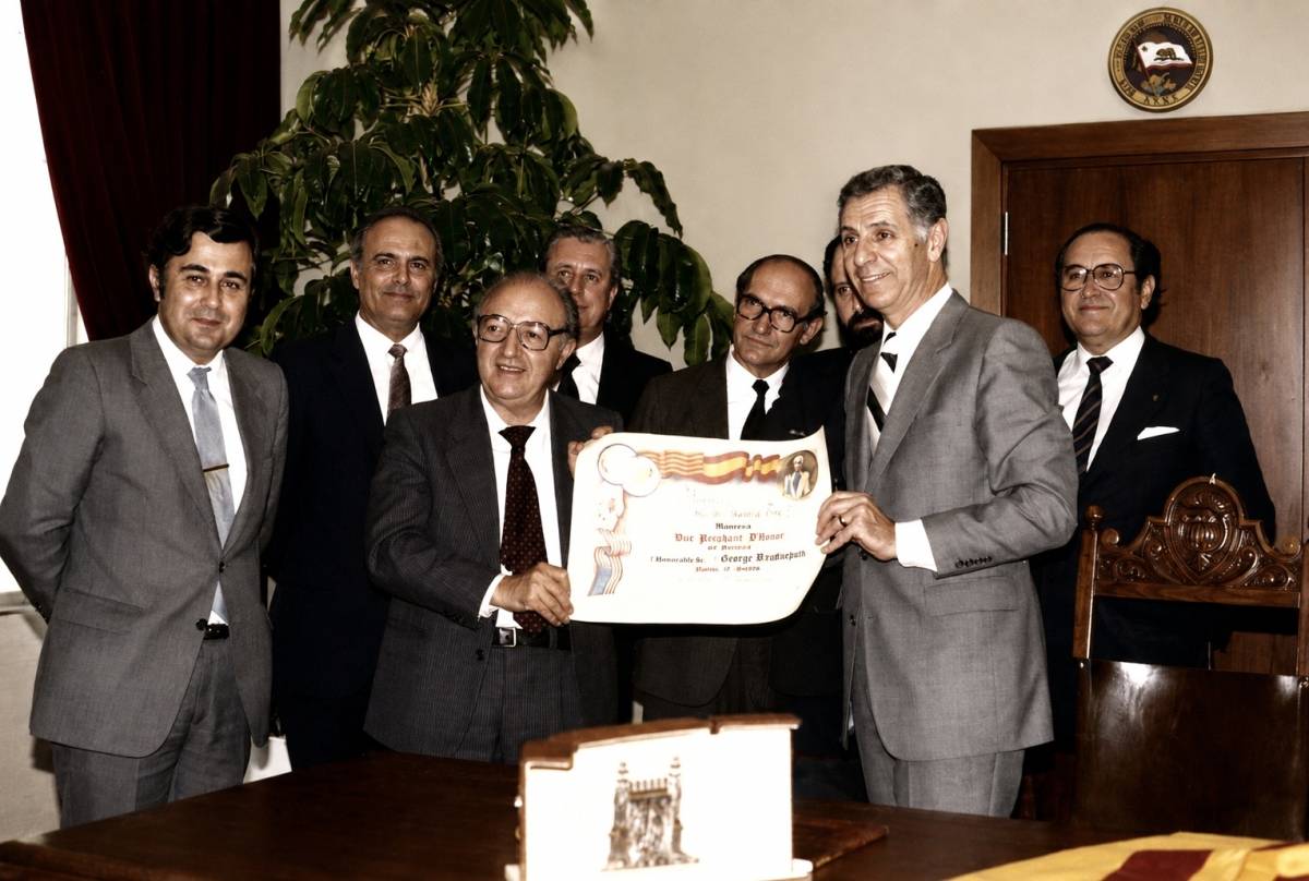 Lliurament del títol de president d’honor al governador de Califòrnia - Arxiu Josep Borràs
