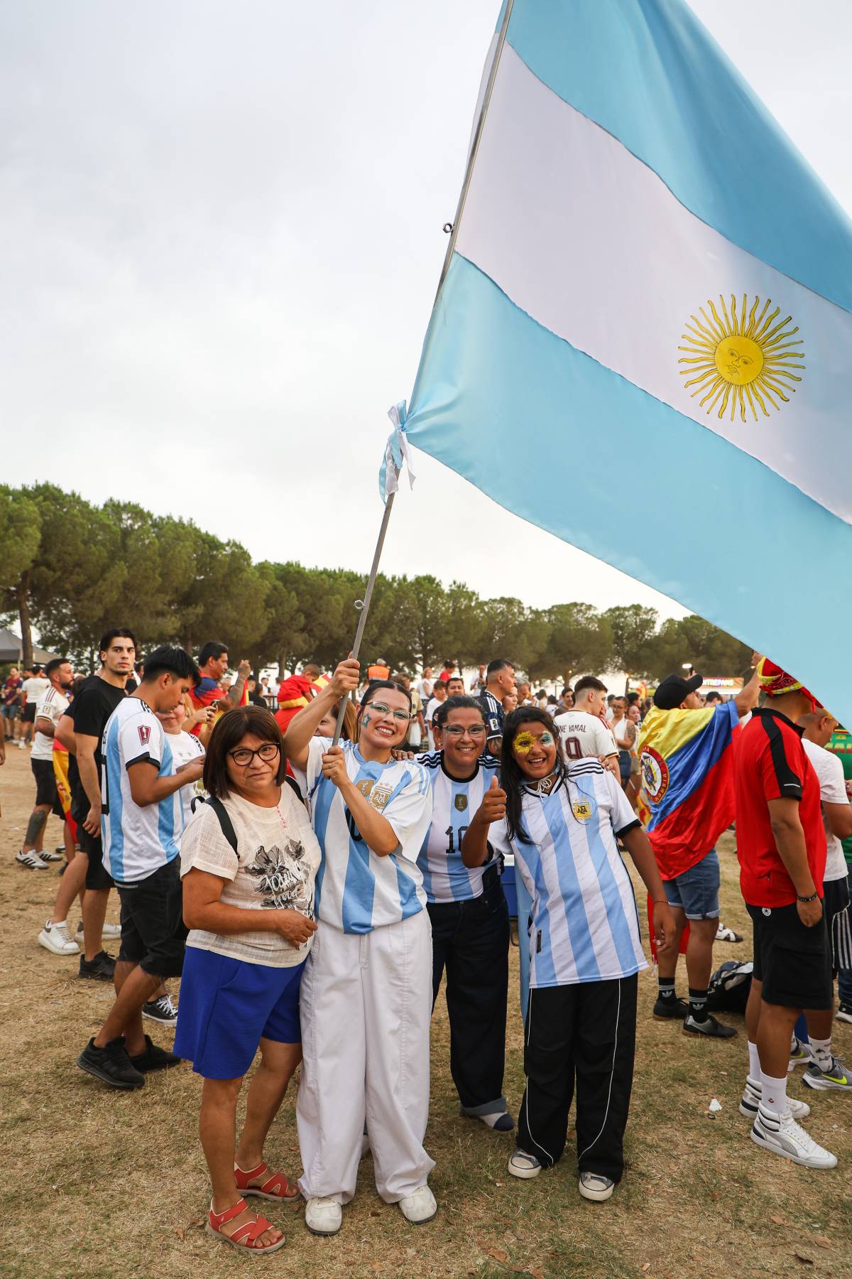 Carla Princich, Zoe Apaza i Vilma Azaña, aficionades d`Argentina - Víctor Castillo Carla Princich, Zoe Apaza i Vilma Azaña, aficionades d`Argentina