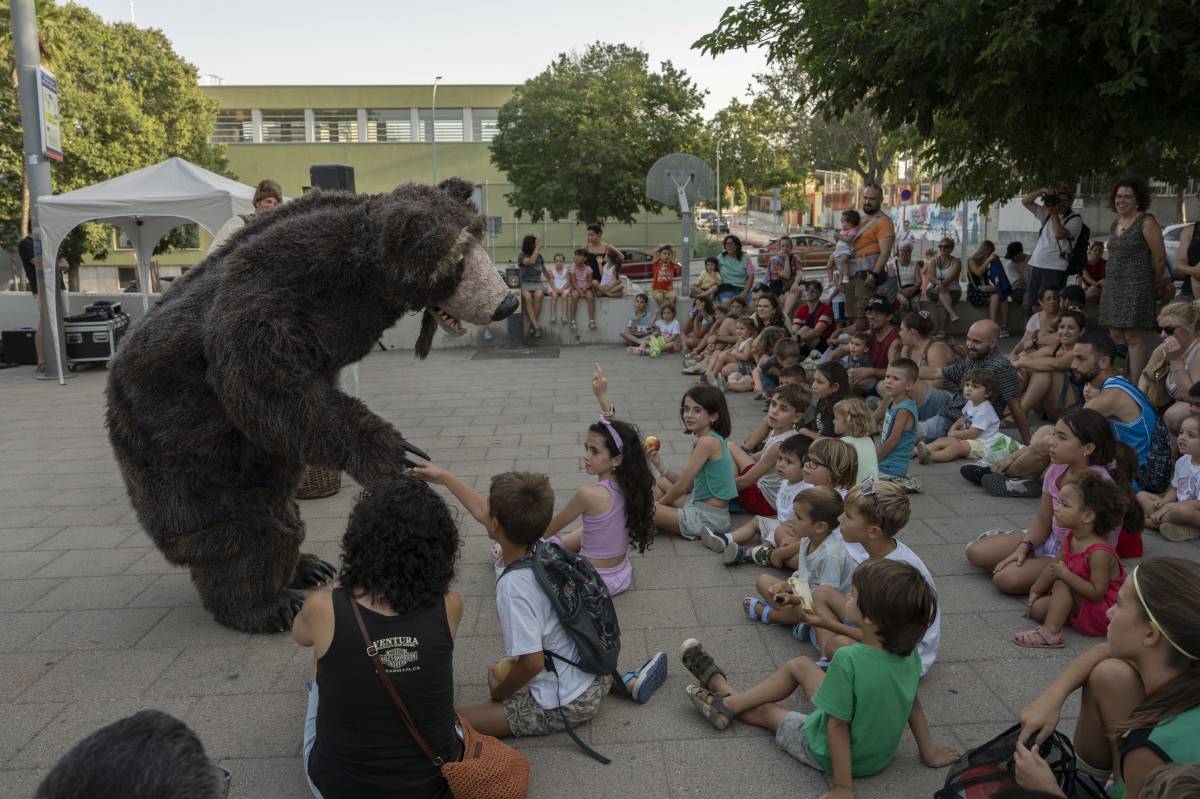 Brutus, amb la mainada al Roc Blanc - Alberto Tallón Brutus, amb la mainada al Roc Blanc