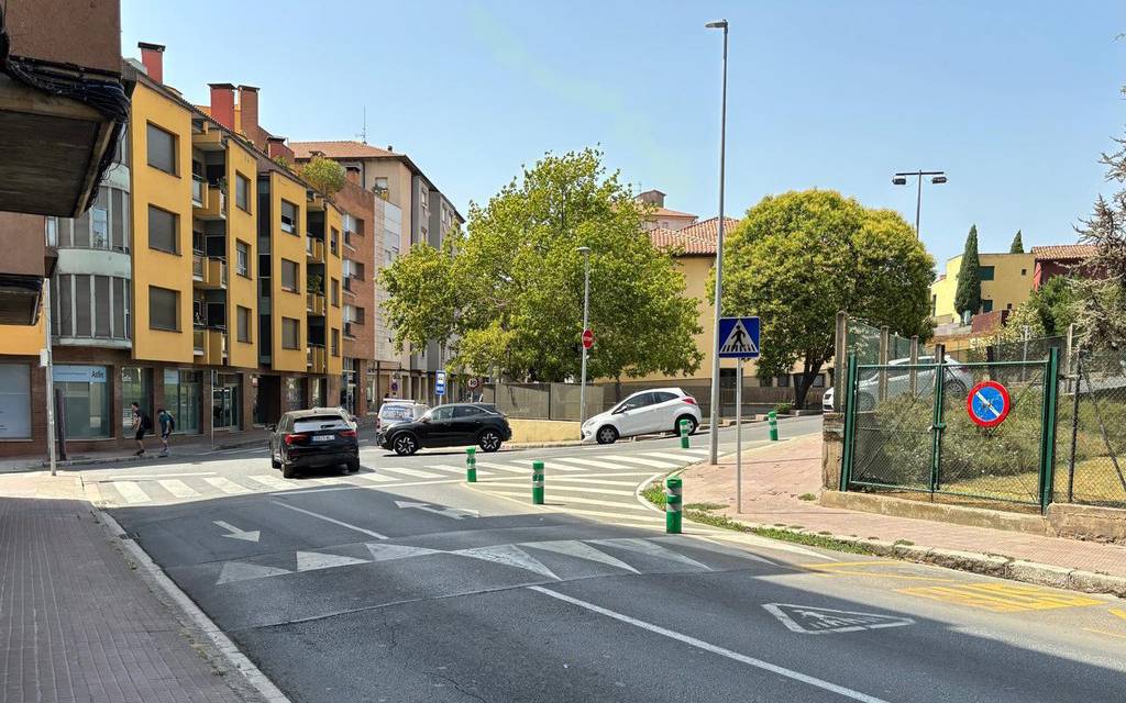 Vic engega una prova pilota per restringir el trànsit i millorar la seguretat viària al carrer Jaume I