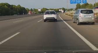 VÍDEO | Graven un conductor fent avançaments pel voral dret a gran velocitat a l'AP-7