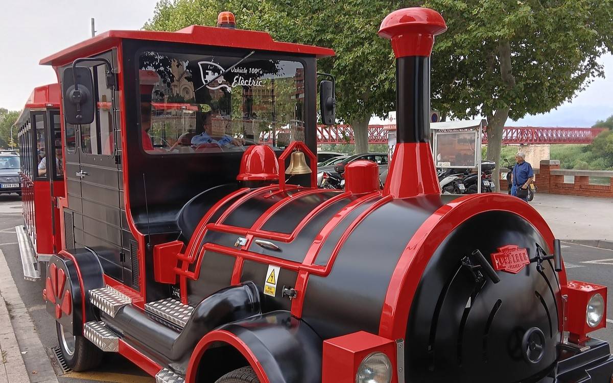Tortosa posa en marxa el nou tren turístic inspirat en l'antic Carrilet