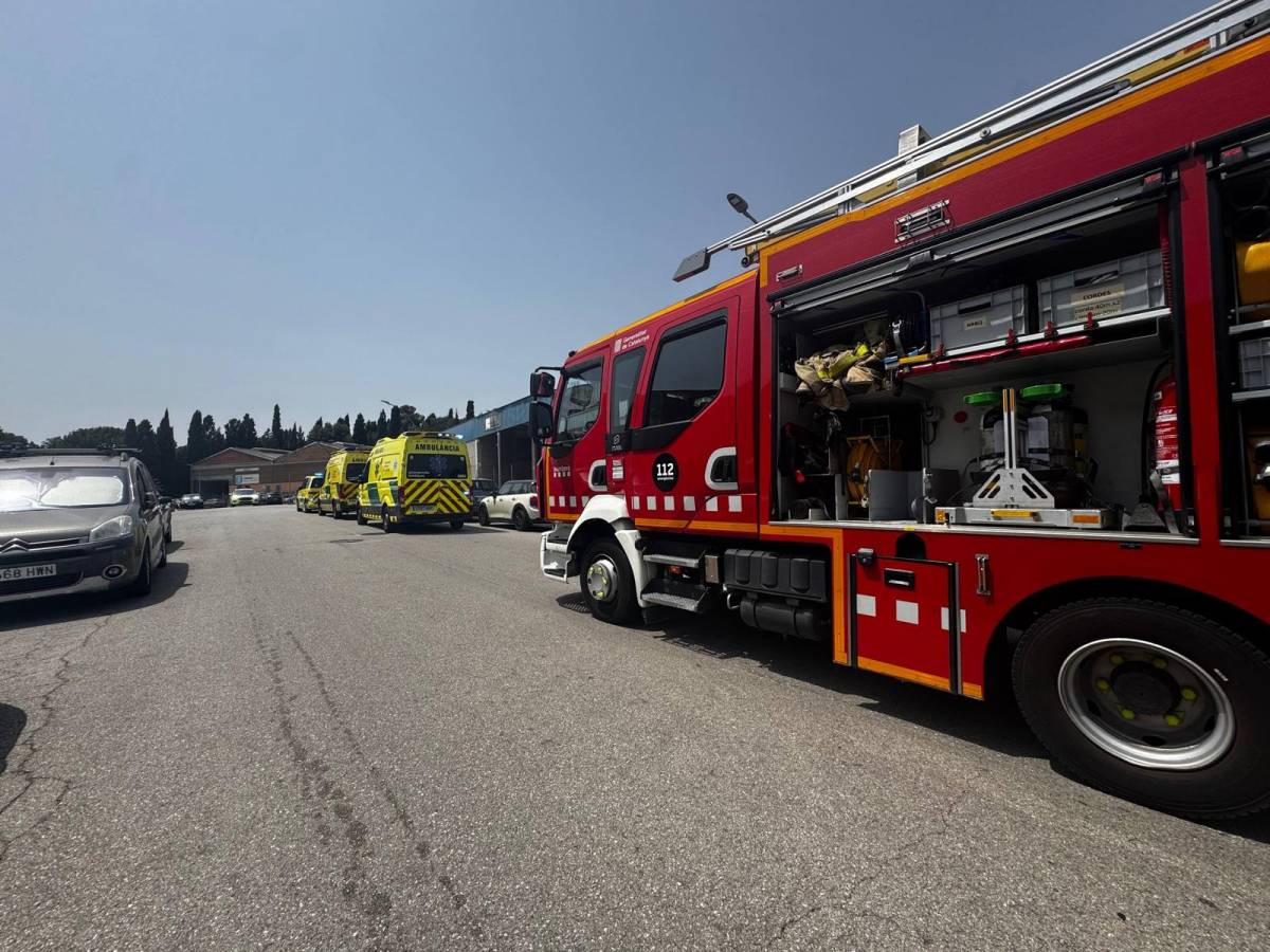 Una barreja errònia amb un bidó ple d'àcid clorhídric activa l'alerta per risc químic a Santa Perpètua