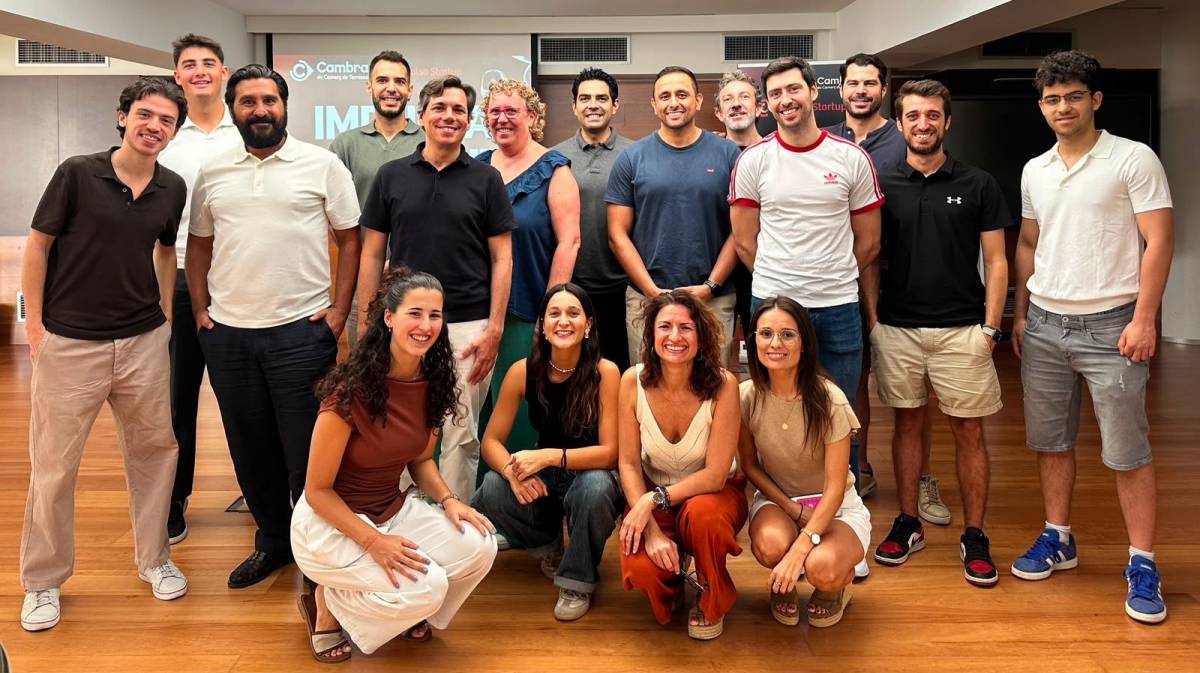 Una IA que prepara la visita mèdica, una polsera contra l’anafilaxi i formació per WhatsApp: la Cambra accelera deu "start-ups"