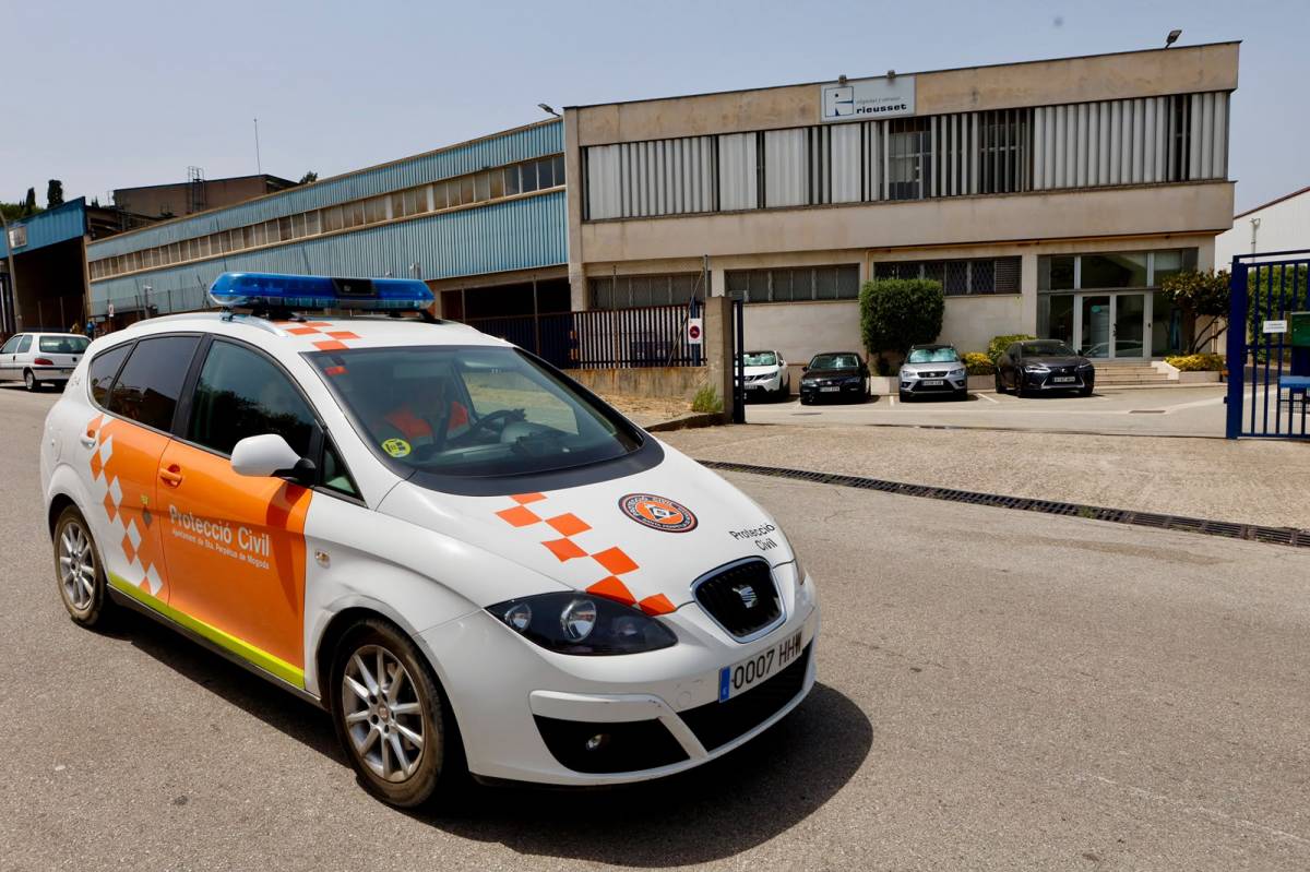 Desplegament a Santa Perpètua per un incident químic en una empresa - Juanma Peláez Desplegament a Santa Perpètua per un incident químic en una empresa