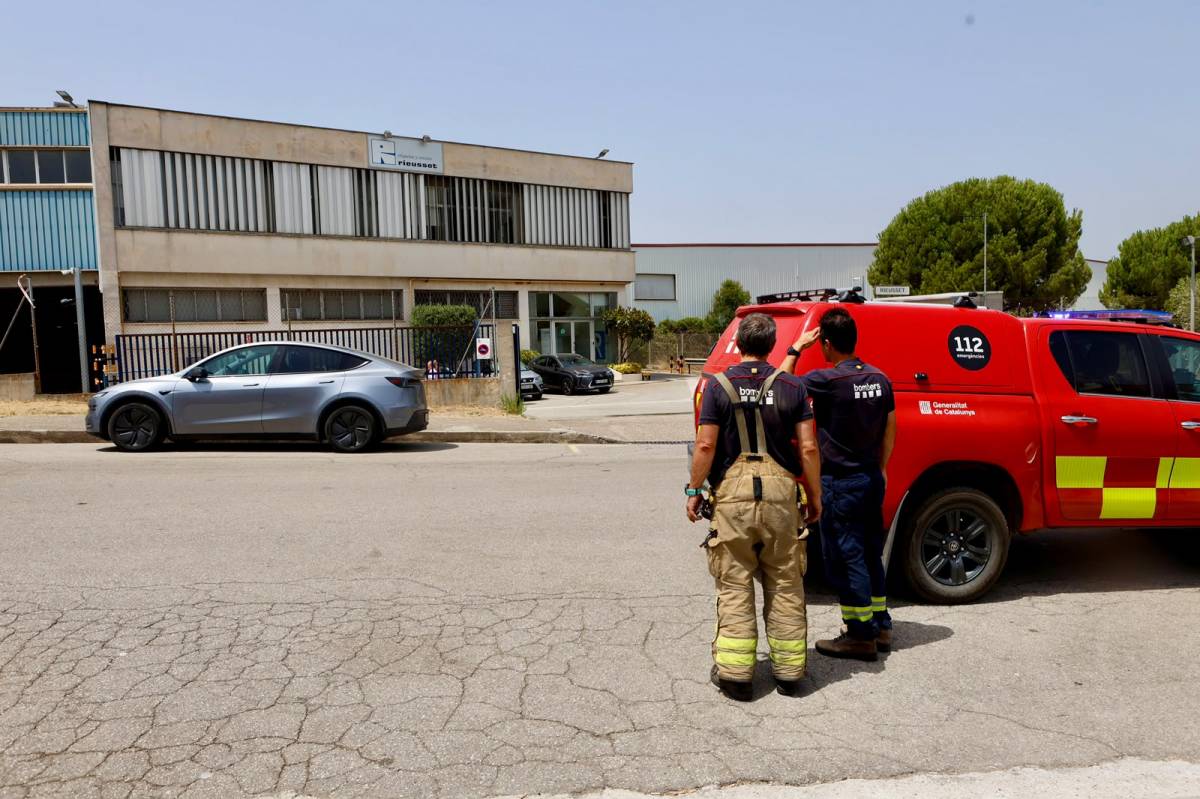 Desplegament a Santa Perpètua per un incident químic en una empresa - Juanma Peláez Desplegament a Santa Perpètua per un incident químic en una empresa