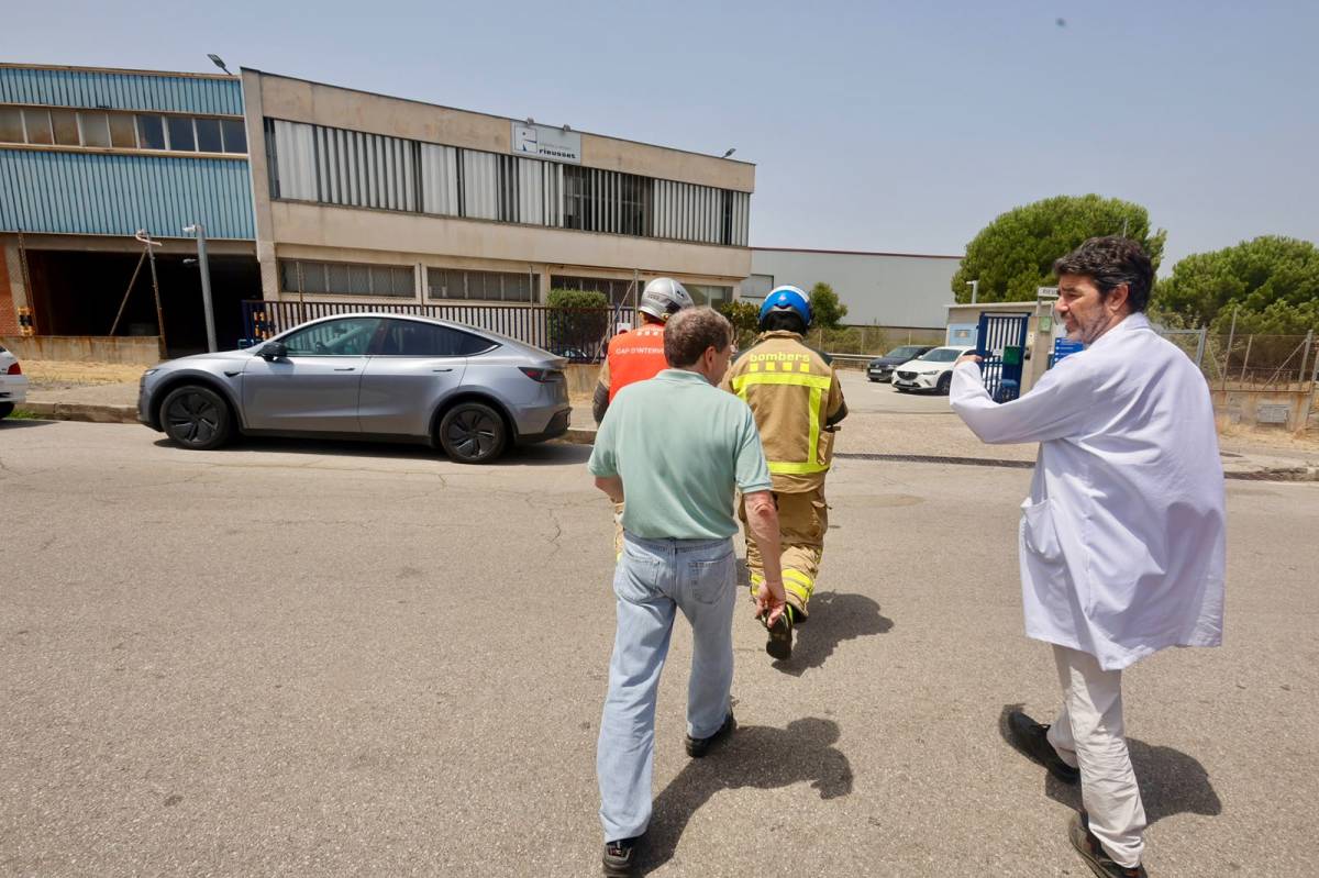 Desplegament a Santa Perpètua per un incident químic en una empresa - Juanma Peláez Desplegament a Santa Perpètua per un incident químic en una empresa