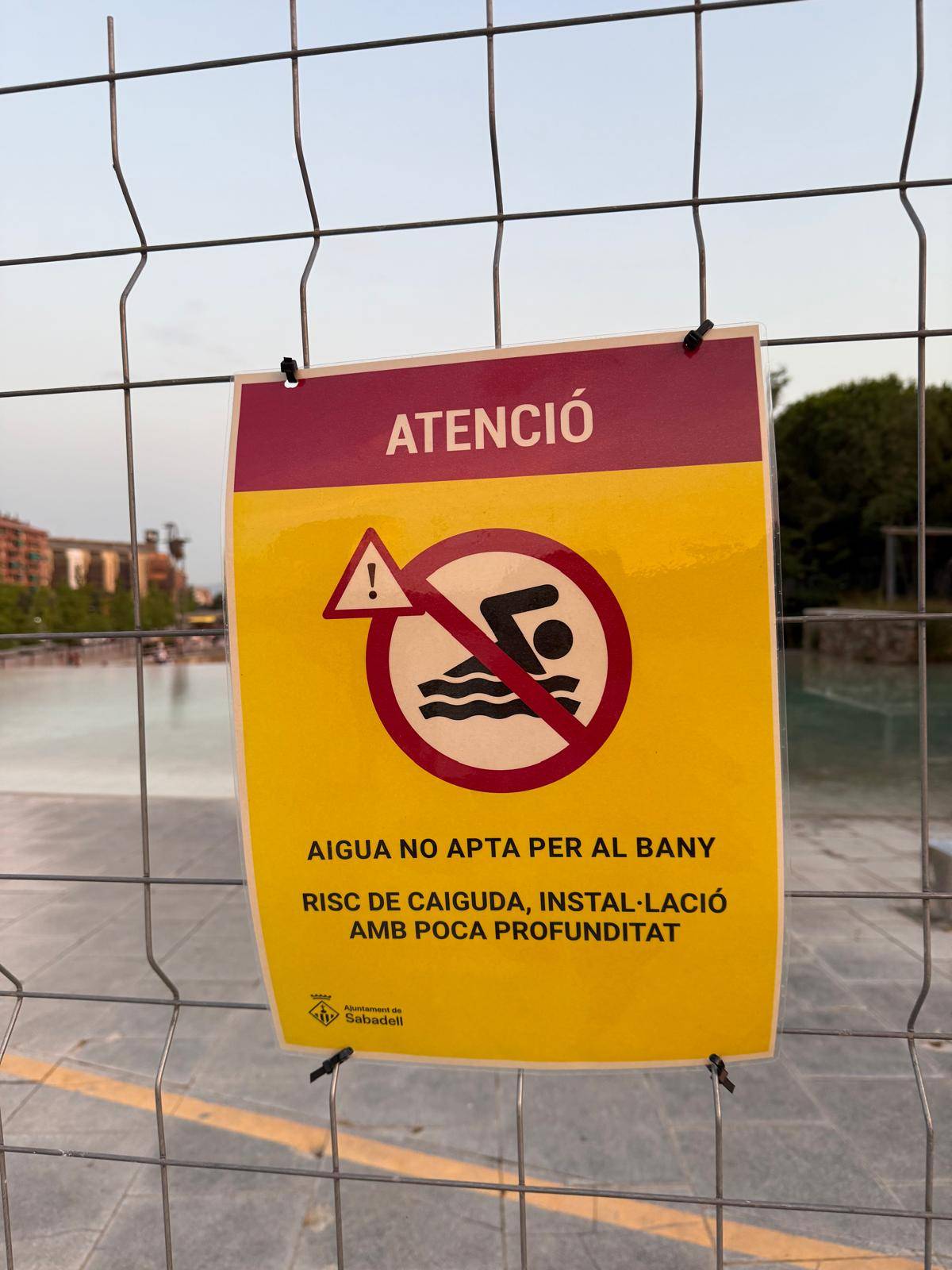 Per què s'ha tancat una part del llac del parc Catalunya? 