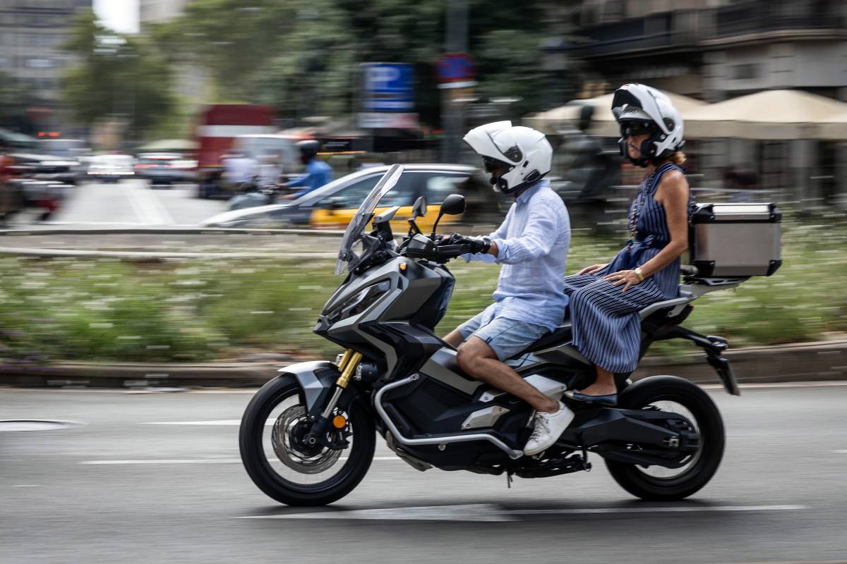 La DGT posa deures als motoristes: autoprotecció i noves normes aquest octubre