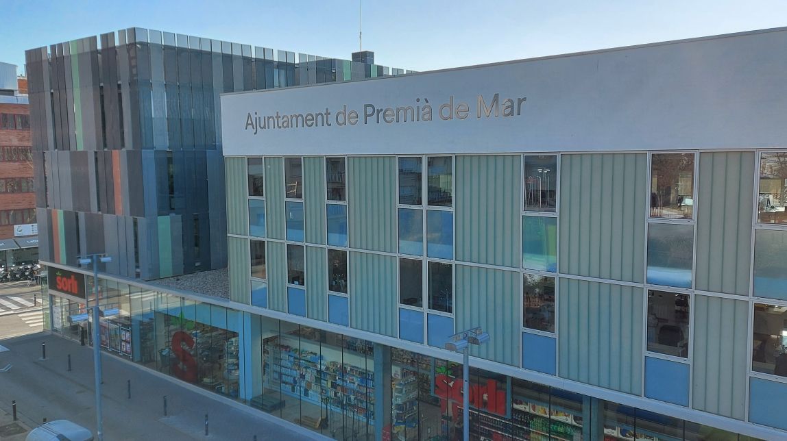 Desallotgen vint veïns d'un edifici de Premià de Mar per l'ensorrament del sostre d'una cuina