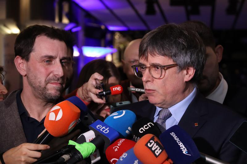 Llarena fa suar Puigdemont i Comín i no els aplica (encara) l'amnistia