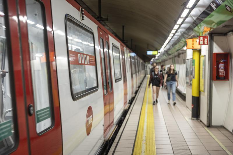 El Metro de Barcelona comença el dia amb talls a dues línies pel temporal de pluges