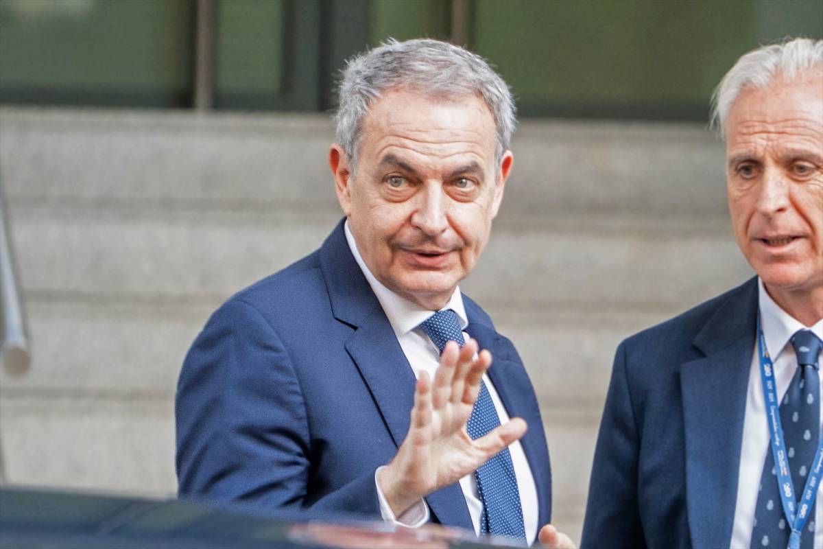 Zapatero ho nega tot, però no esvaeix els dubtes sobre l'origen de les joies