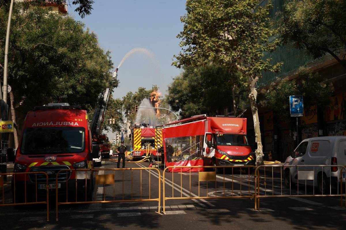 D'una fuita de gas a un guèiser de foc permanent: les 24 hores d'un ensurt al centre de Sants