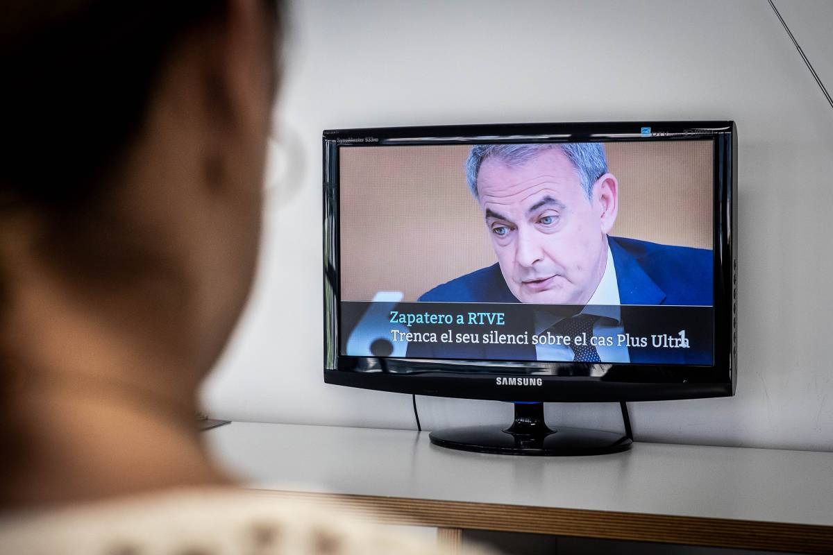 Zapatero ho nega tot, però no esvaeix els dubtes sobre l'origen de les joies