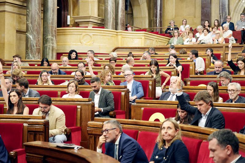 Acord per reformar el reglament del Parlament i blindar les sancions per discursos d'odi