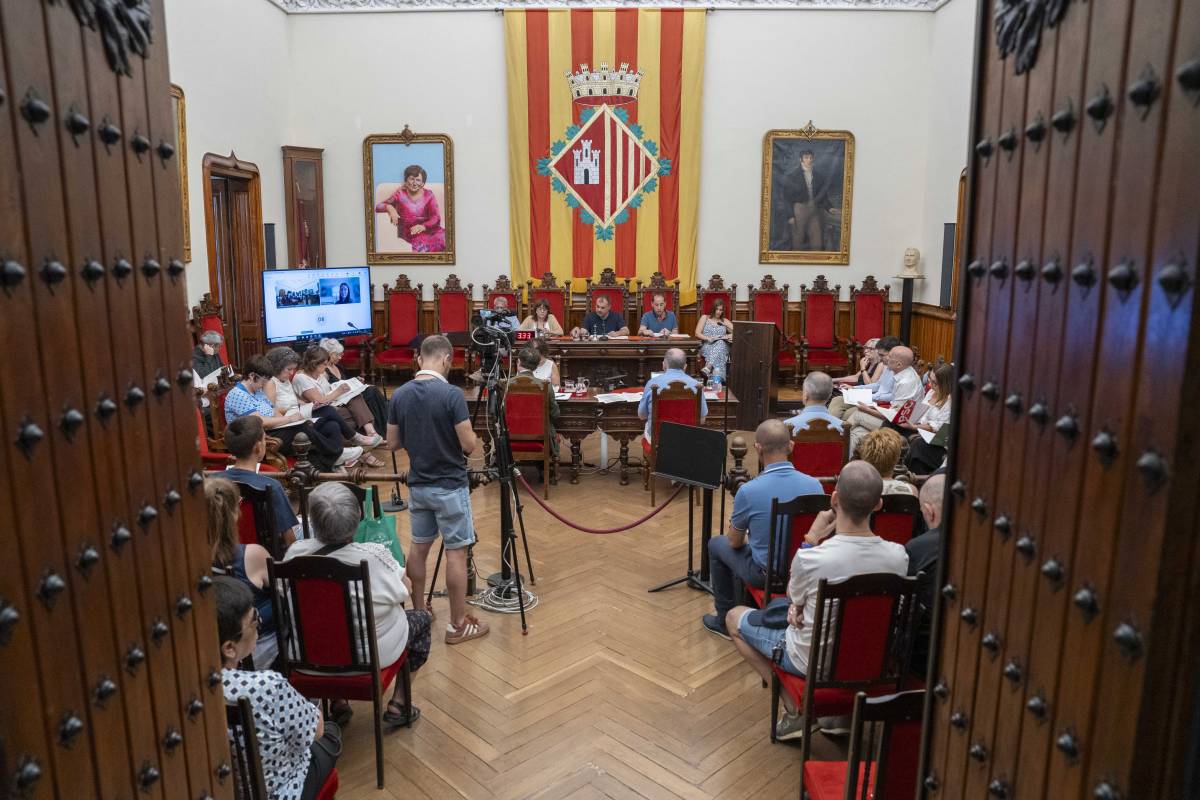 Els autobusos i una ciutat sense barreres, a debat al ple