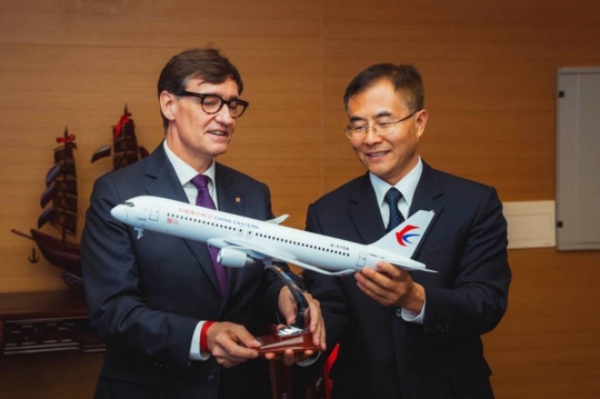 Illa viatja al Vietnam i Singapur per enfortir llaços comercials i institucionals