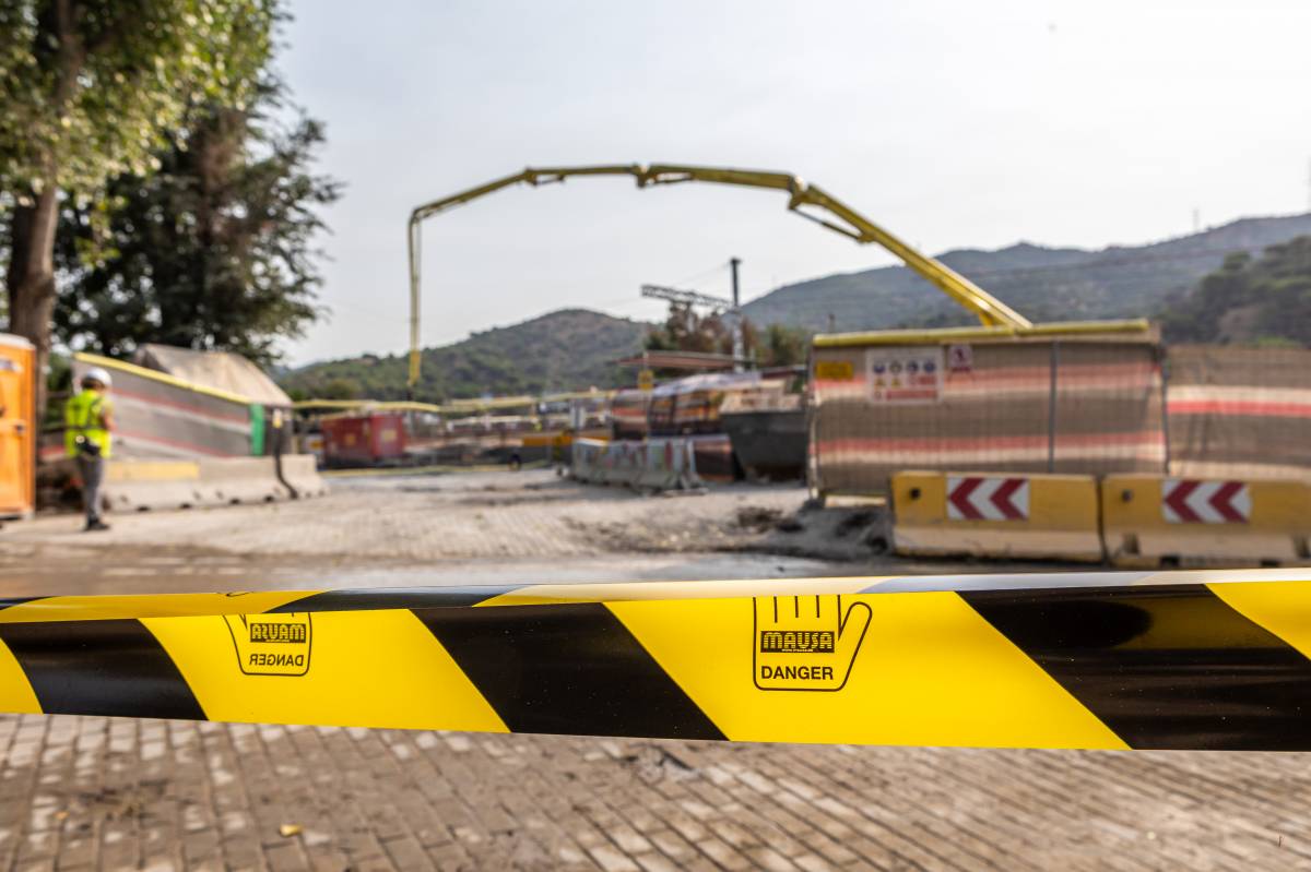 Tancament a la zona de l`esfondrament de les obres de Montcada i Reixac