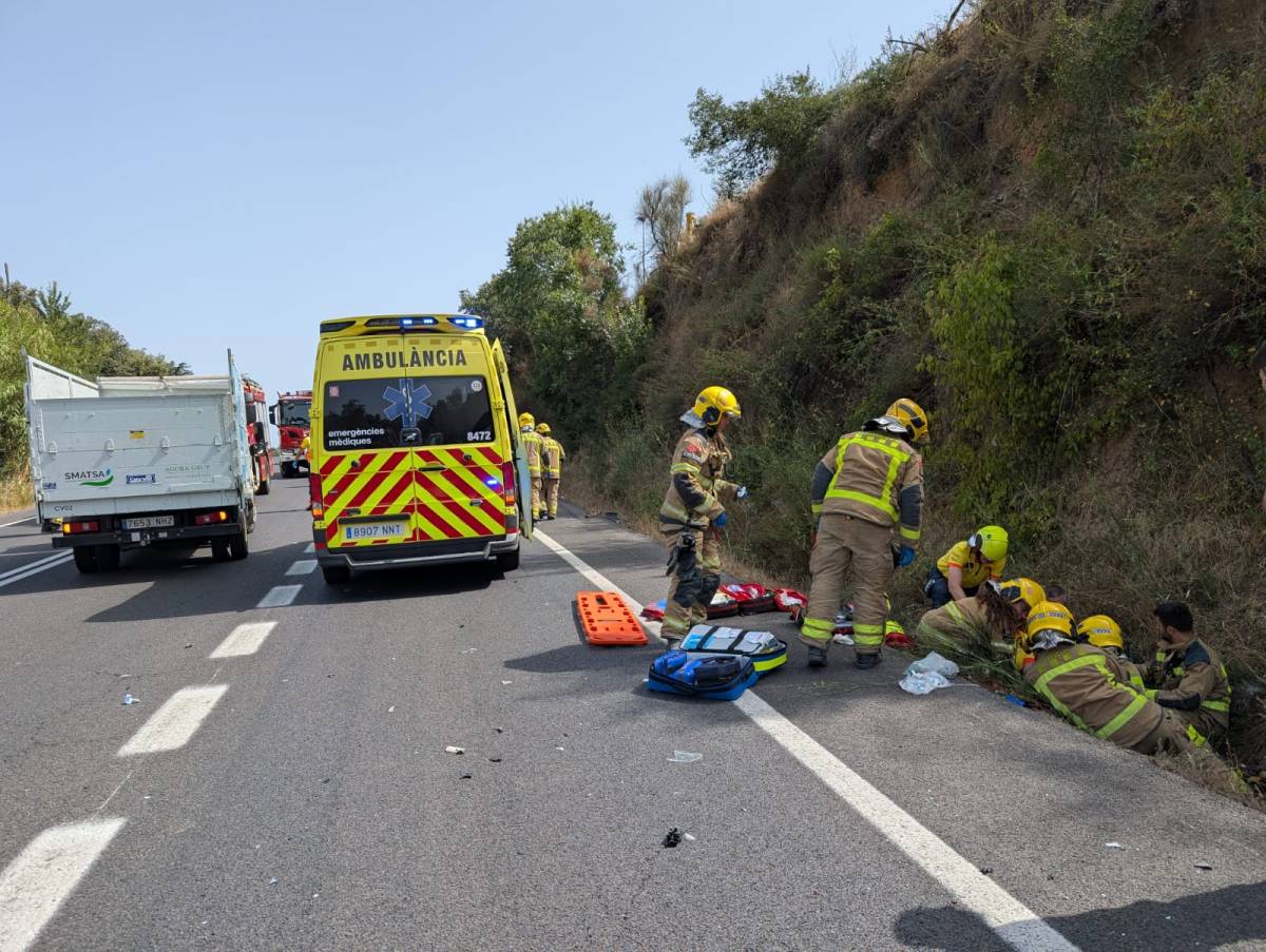 Atropellen una persona que havia sortit del cotxe després de patir un accident a la B-124
