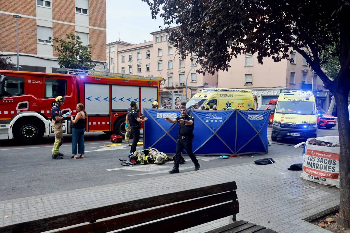 Ampli desplegament per una topada entre dos patinets a Sabadell