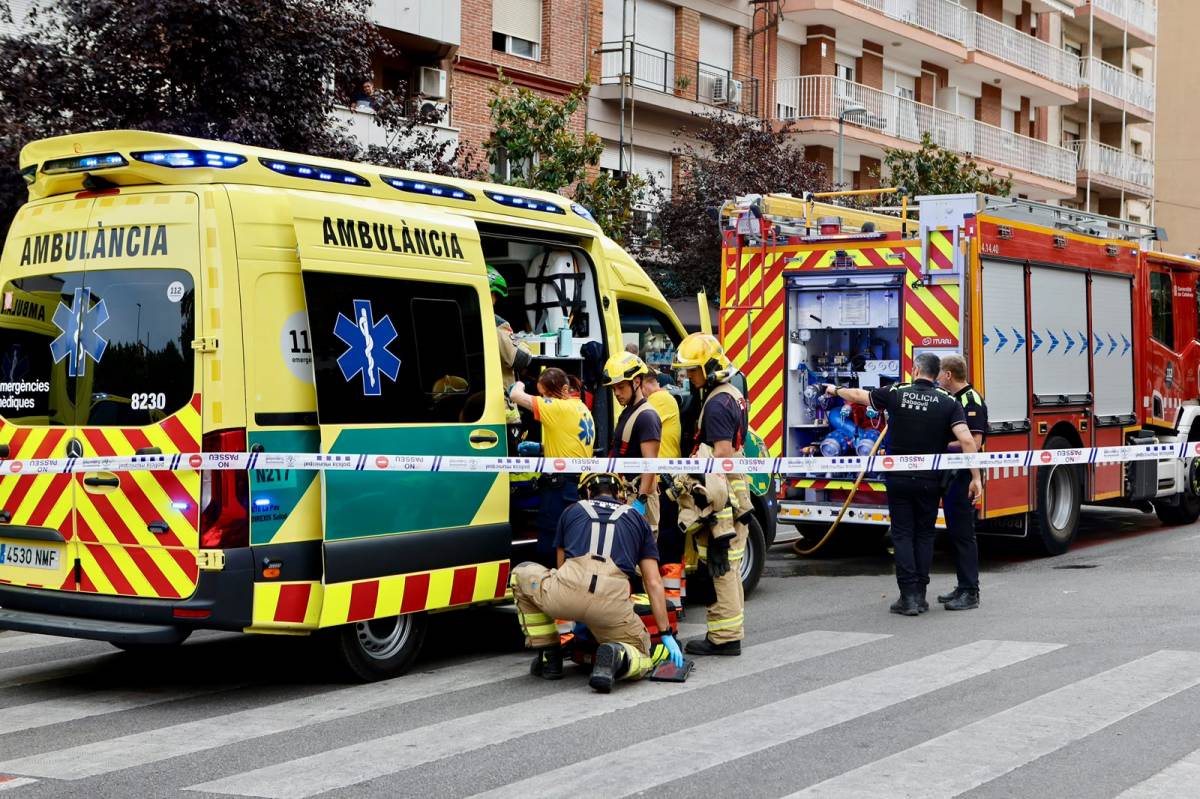 Ampli desplegament per una topada entre dos patinets a Sabadell