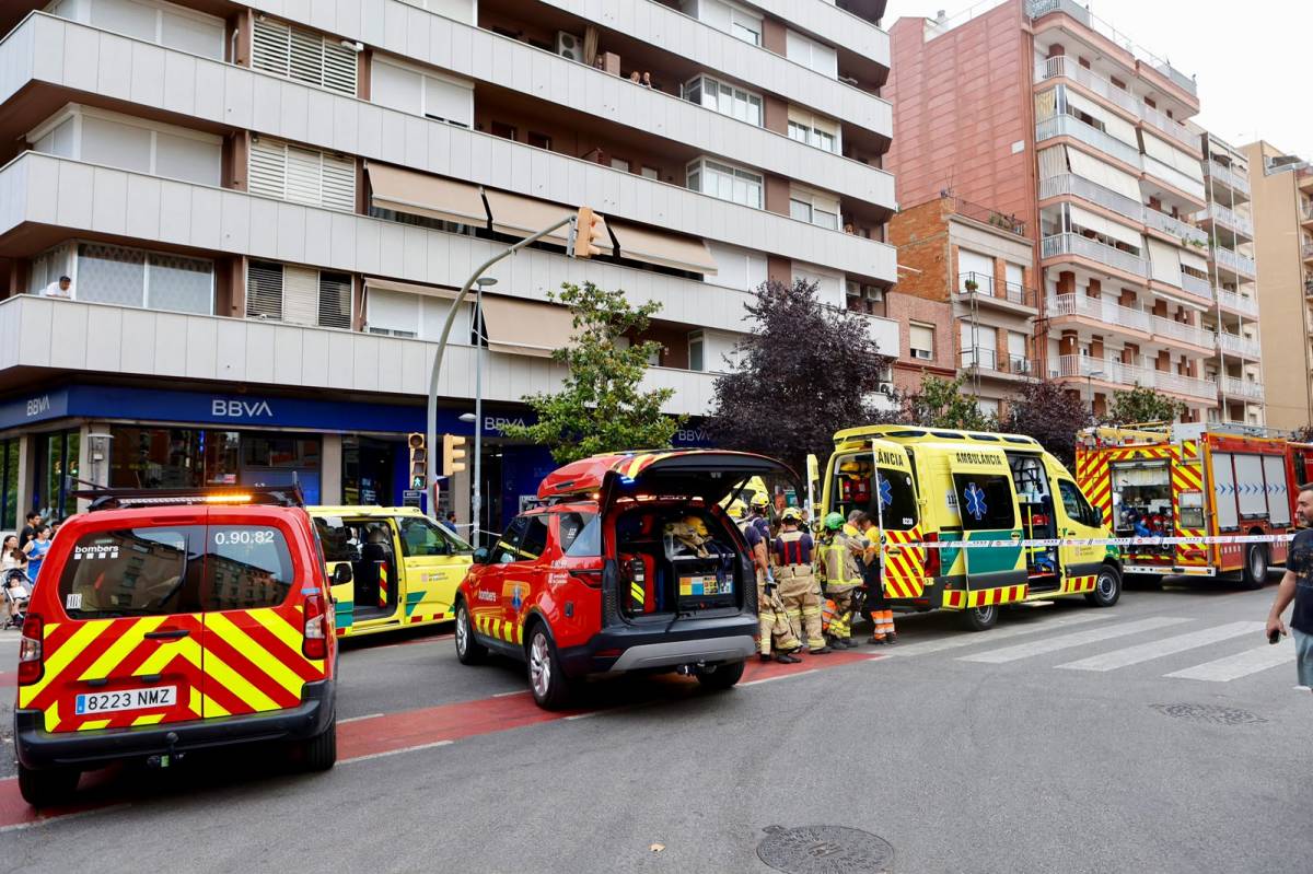 Ampli desplegament per una topada entre dos patinets a Sabadell