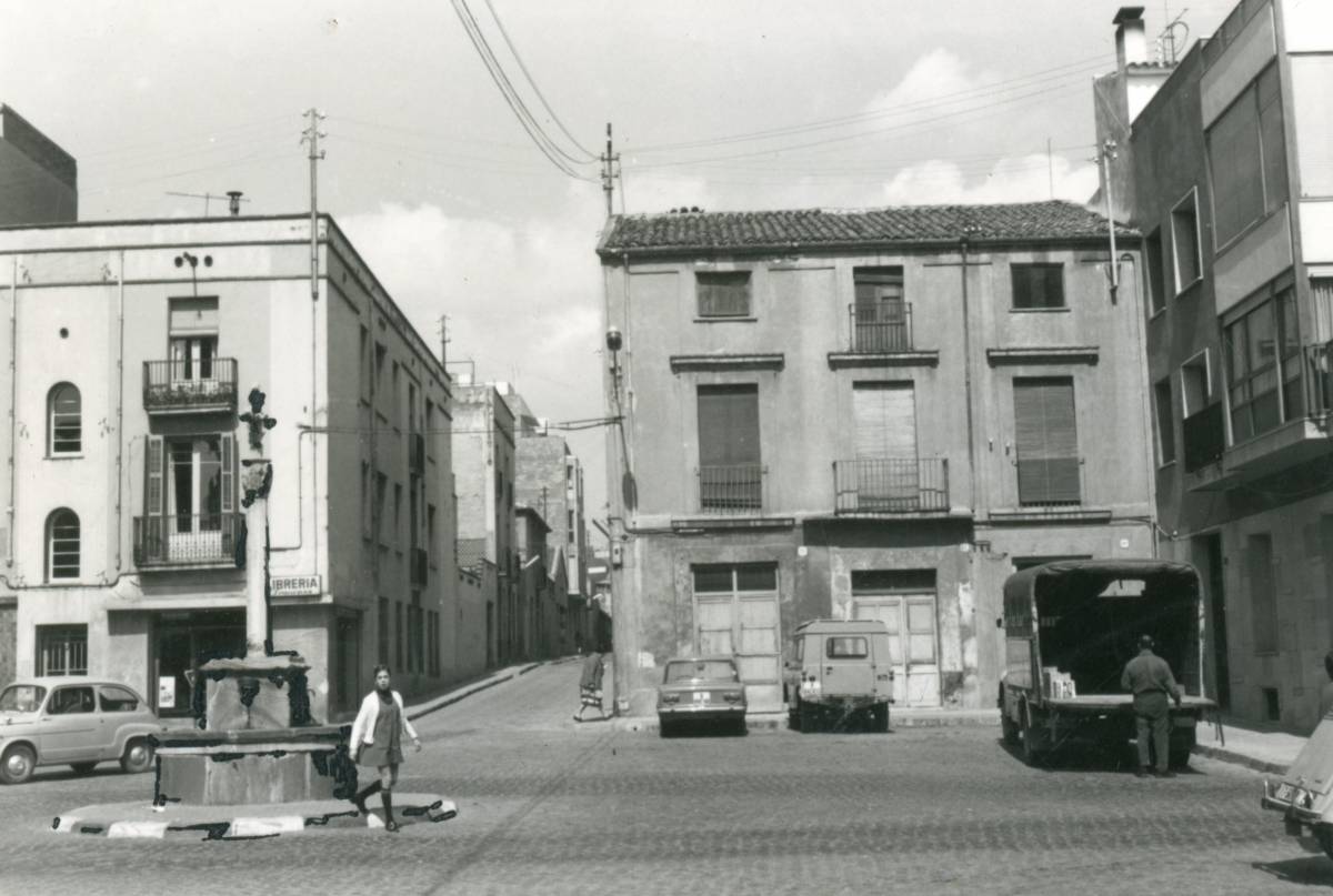 Una creu més alta que l’altra