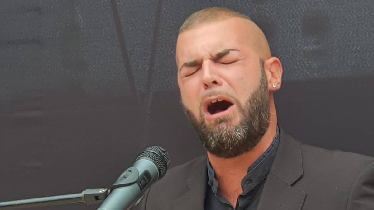 Víctor "el Tostao", cantaor: "Déu vulgui que m’enterrin abans que arribi el moment de deixar de cantar”