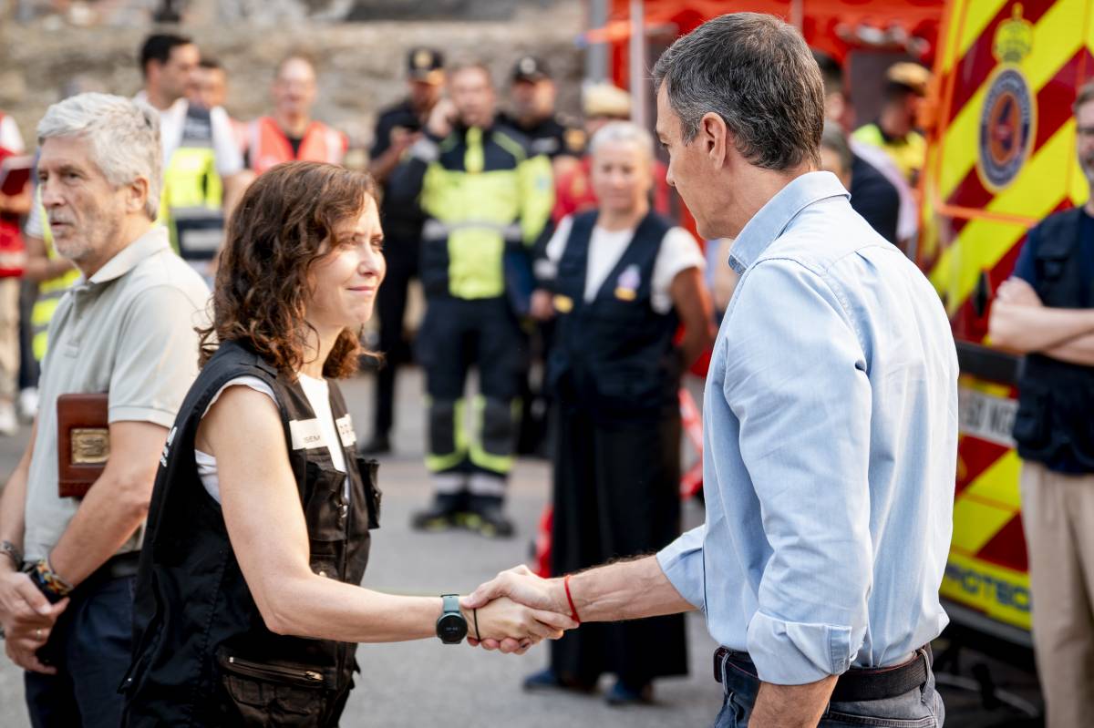 Isabel Díaz Ayuso ha cedit a Pedro Sánchez la gestió dels grans incendis de Madrid - Europa Press