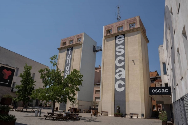 Saps on són... aquests dos dipòsits que aplegaven farina?
