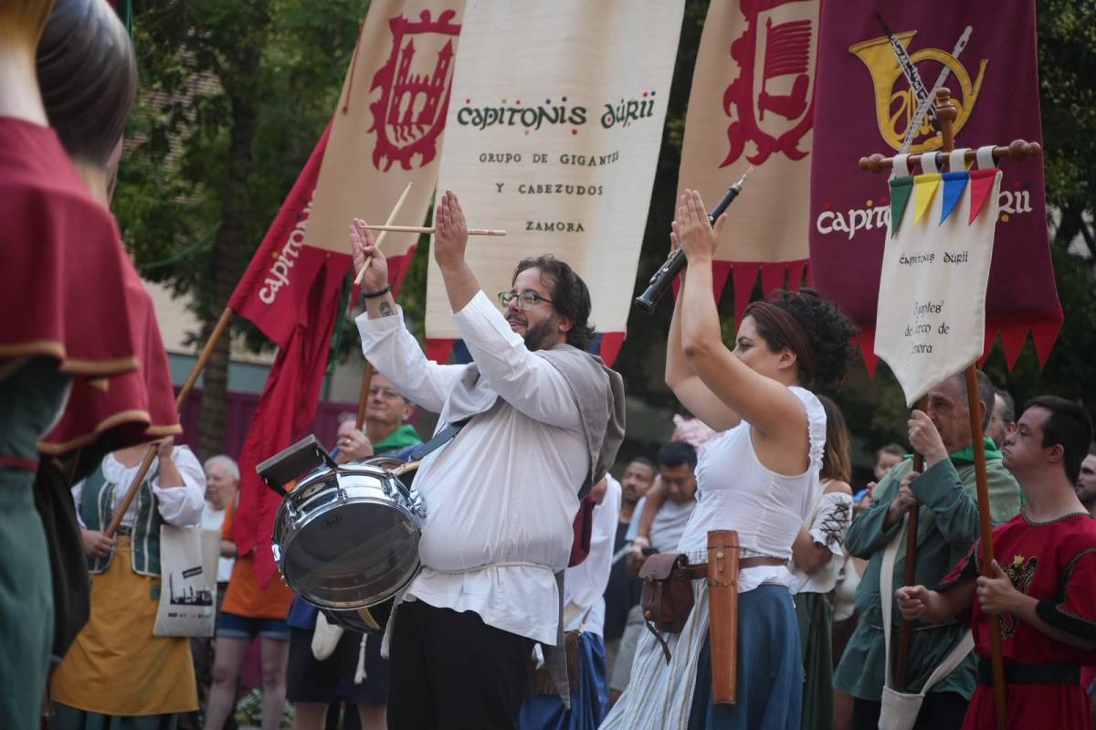 Celebració de les Festes de Sant Feliu a la plaça de Sant Roc - DAVID CHAO Celebració de les Festes de Sant Feliu a la plaça de Sant Roc