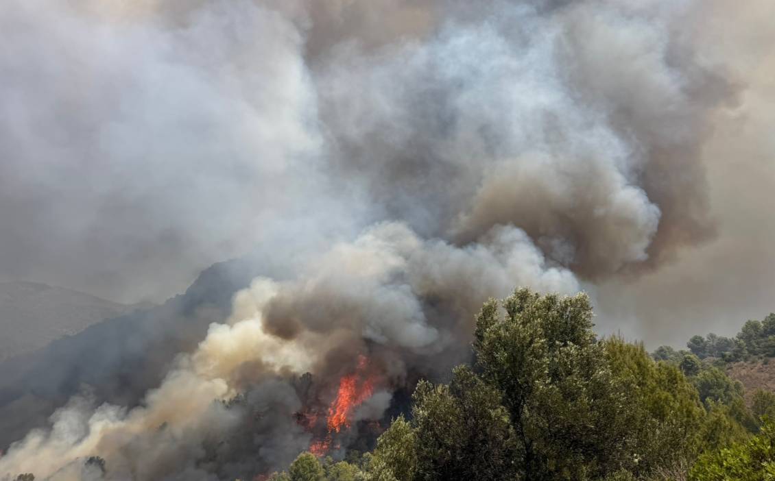 L'incendi del País Valencià continua fora de control: més de 4.300 hectàrees cremades i 16.000 evacuats