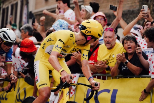 Pogačar guanya amb absoluta autoritat el Tour que va sortir de Catalunya
